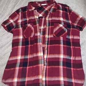 Short sleeve plaid button down